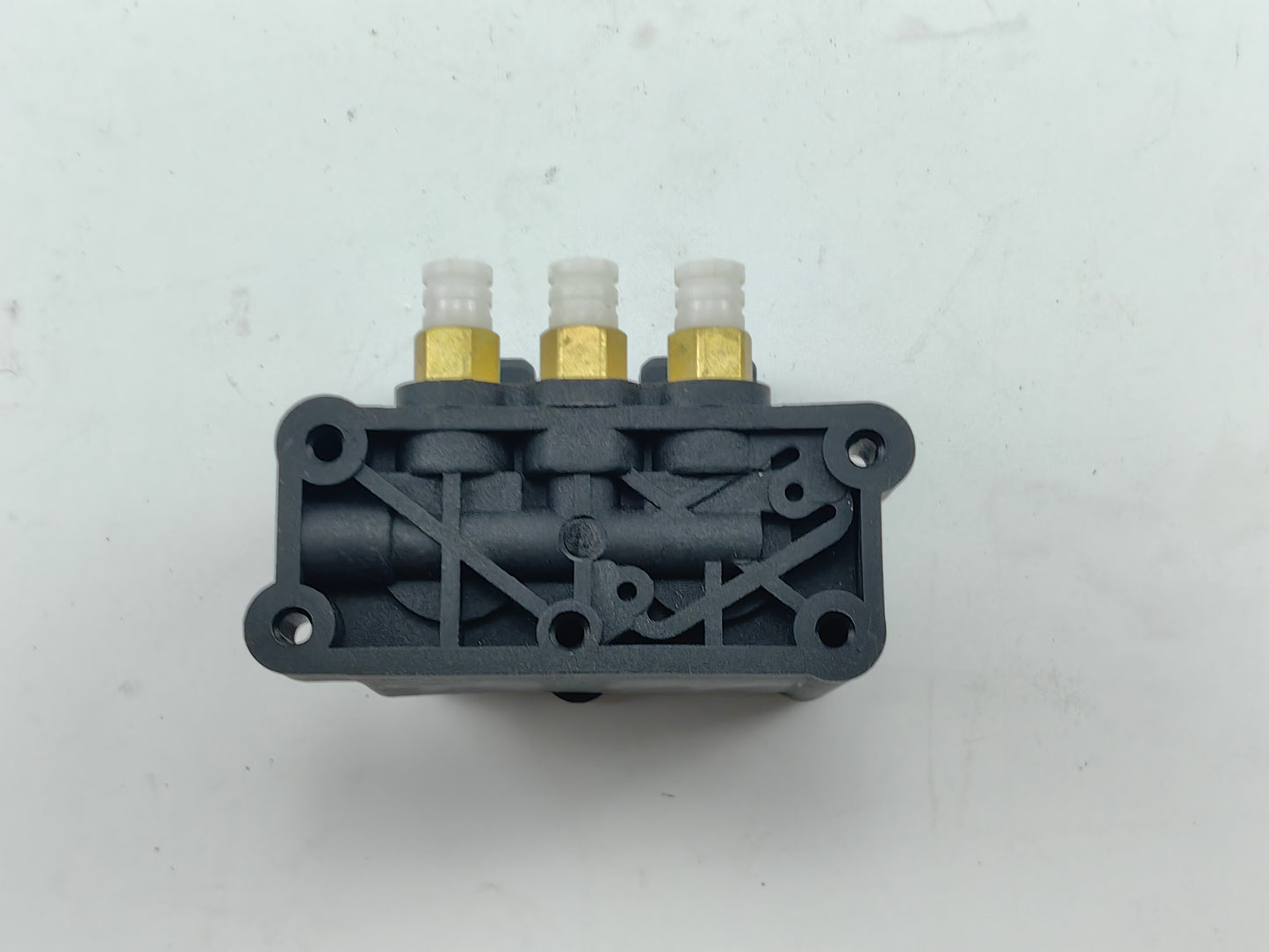 Air Suspension Solenoid Valve Block 37226787616 For BMW E65 E66