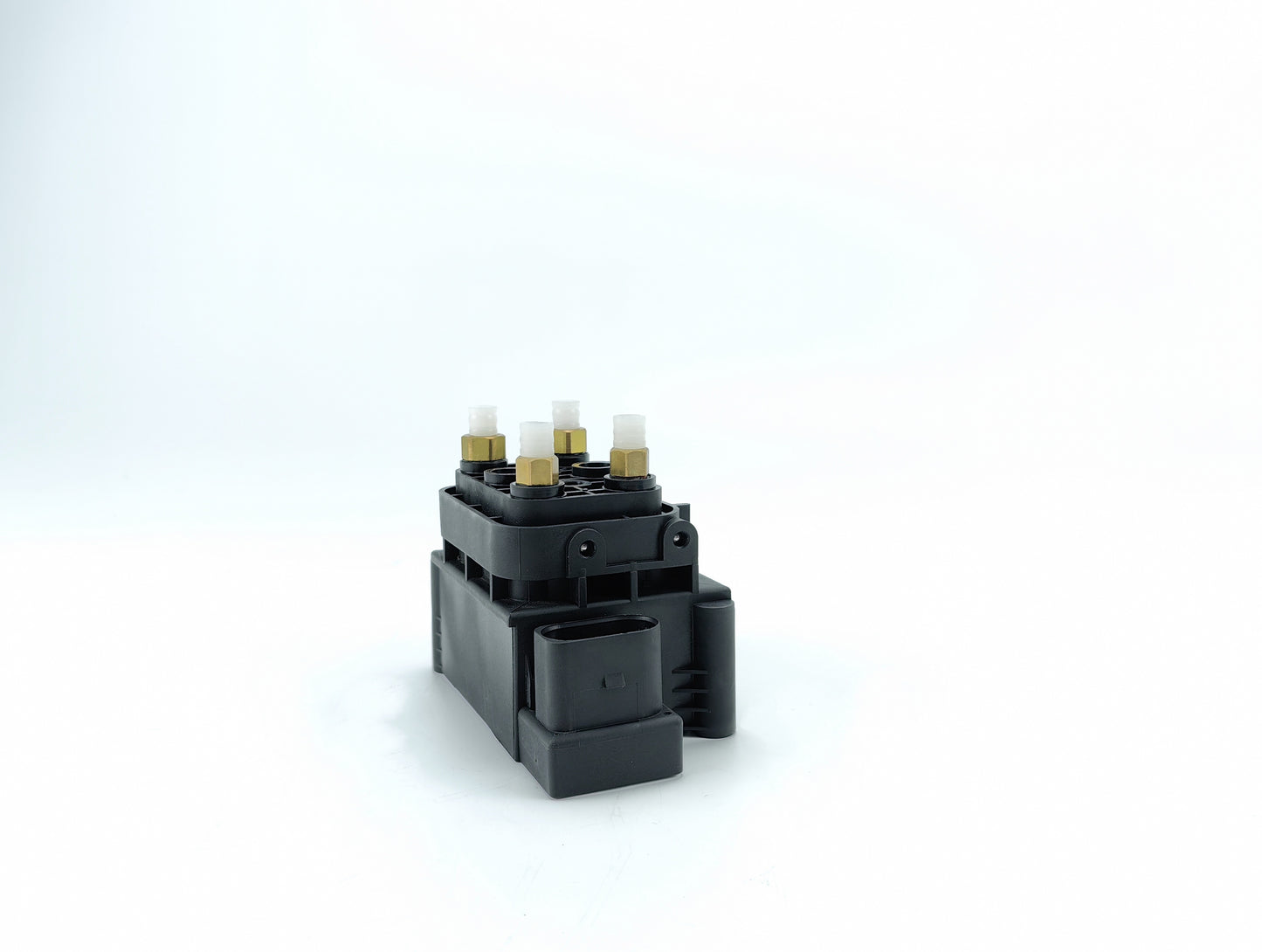 C2D26814 Air Suspension Solenoid Valve Block For Jaguar XJ 351