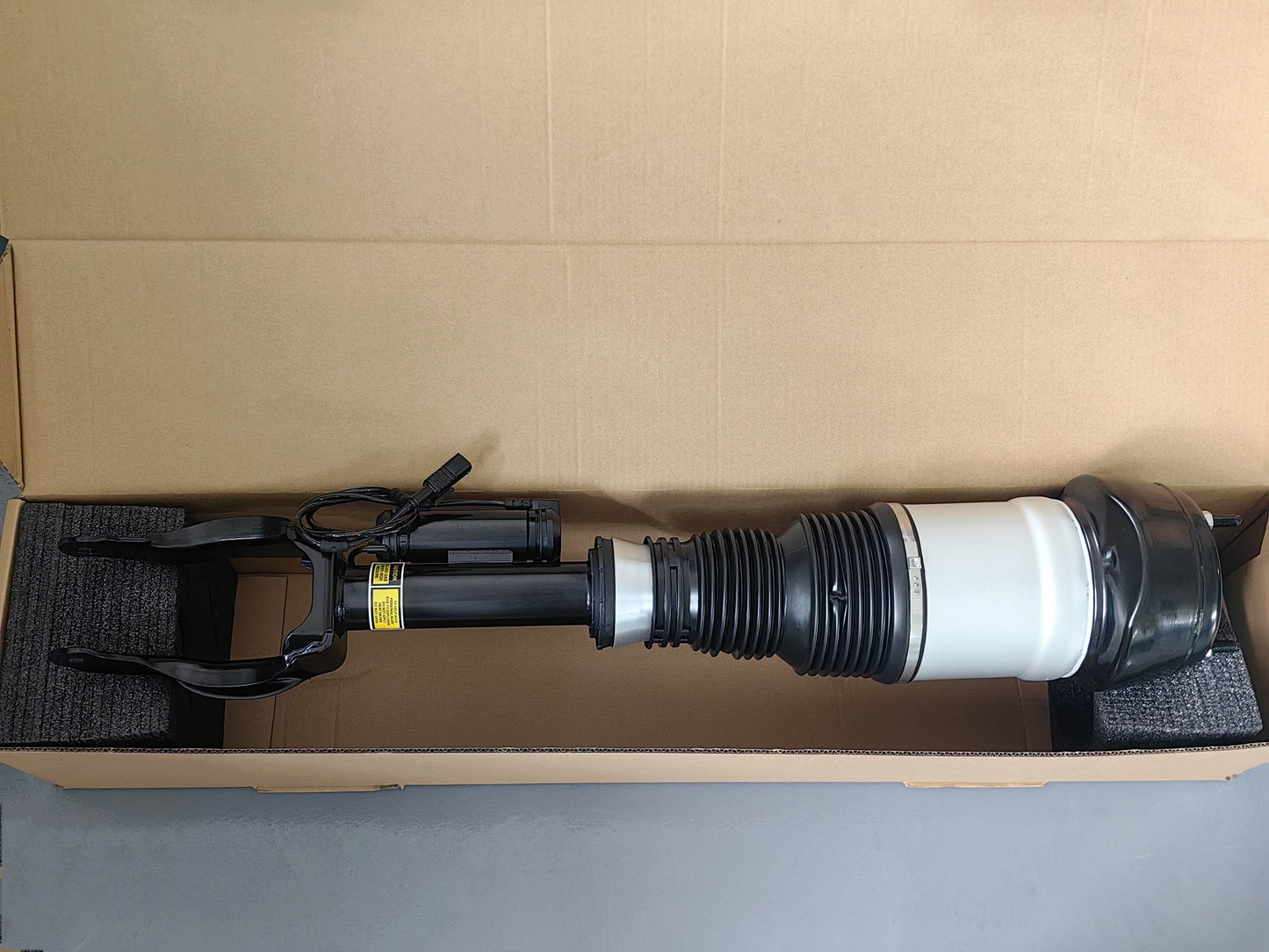 1663205566 Front Left Air Suspension Shock Absorber For Mercedes-Benz  GL-Class X166 1663201313