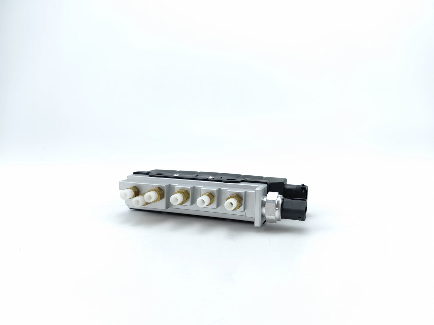 C2C35166 Air Suspension Valve Block For Jaguar XJ X350 X358