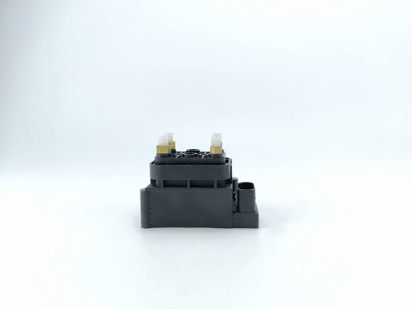 C2D26814 Air Suspension Solenoid Valve Block For Jaguar XJ 351