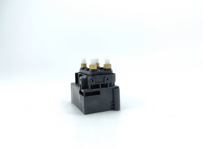 C2D26814 Air Suspension Solenoid Valve Block For Jaguar XJ 351