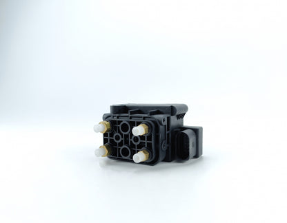 C2D26814 Air Suspension Solenoid Valve Block For Jaguar XJ 351
